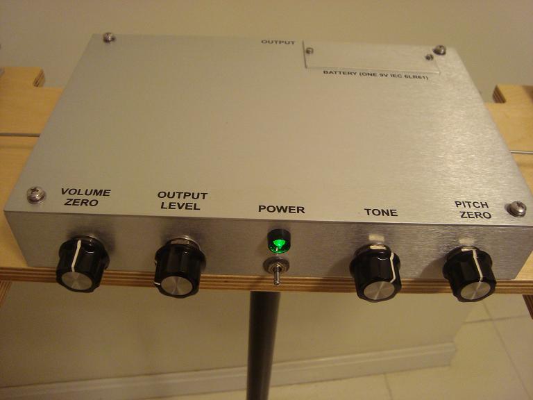 Harrison Instruments - 151 Theremin Image 8