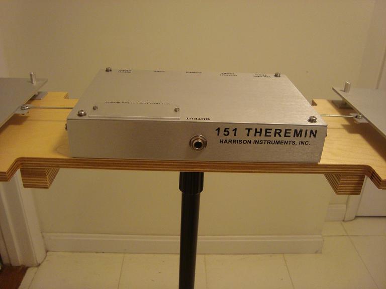 Harrison Instruments - 151 Theremin Image 5