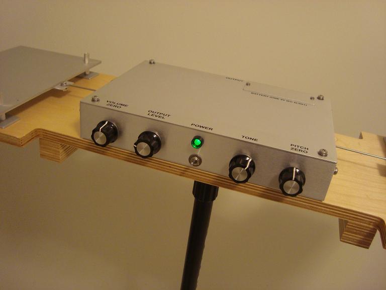 Harrison Instruments - 151 Theremin Image 7